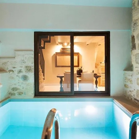 Ali Vafi's - Heated Jacuzzi & Indoor Pool Maroulás